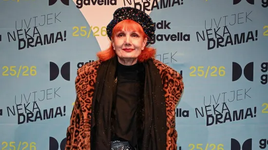 Poznati na premijeri predstave 'Samci': Josipa Lisac u genijalnoj bundi, a Marijana Batinić trendi kao i uvijek