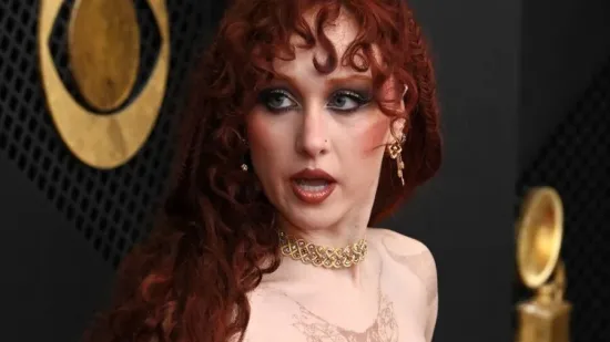 Od haljine koju drže samo bradavice do 'naopake' haljine: Jesu li ovi Grammy outfiti uopće legalni?