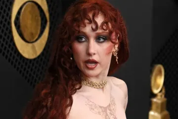 Od haljine koju drže samo bradavice do 'naopake' haljine: Jesu li ovi Grammy outfiti uopće legalni?