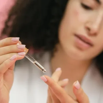 Najbolji serumi za lice do 10 eura koji zaista daju rezultate