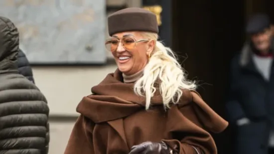 Trendi kaput: Dama sa &scaron;pice pokazala kako nositi smeđu boju - i izgledati chic