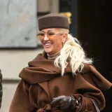 Trendi kaput: Dama sa &scaron;pice pokazala kako nositi smeđu boju - i izgledati chic