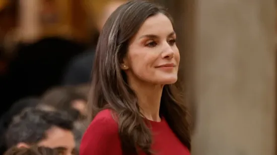 Kraljica Letizia bira udobnu obuću i savr&scaron;ene dnevne outfite koje želimo kopirati