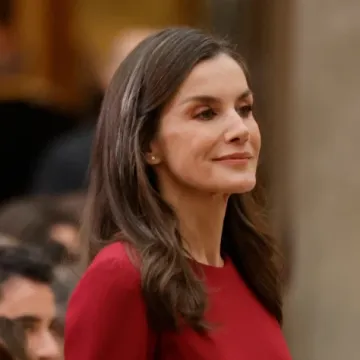 Kraljica Letizia bira udobnu obuću i savr&scaron;ene dnevne outfite koje želimo kopirati