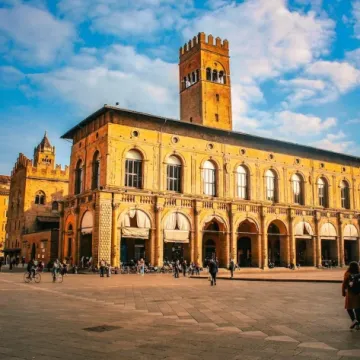 Putovanje u Bolognu: Savr&scaron;en spoj povijesti, okusa i sporog života