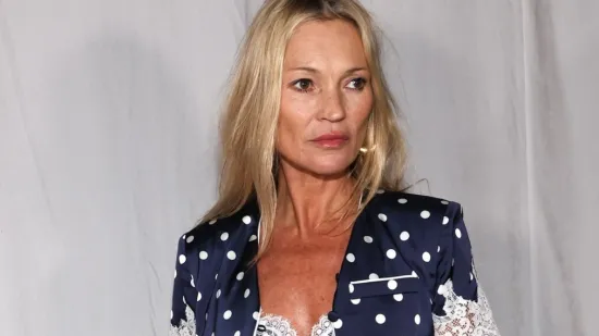 &Scaron;armantno dnevno izdanje: Modna ikona Kate Moss zna kako nositi točkastu haljinu