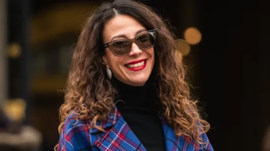 Outfit sa &scaron;pice koji bismo kopirale od glave do pete: Karirano, kristali i luksuzna torba