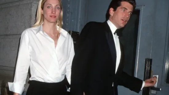 Komadi koje mora&scaron; imati u ormaru ako voli&scaron; stil Carolyn Bessette-Kennedy