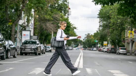 Zaboravi na klasične cipele: Ove tenisice su savr&scaron;ene za poslovne kombinacije