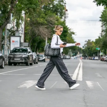 Zaboravi na klasične cipele: Ove tenisice su savr&scaron;ene za poslovne kombinacije