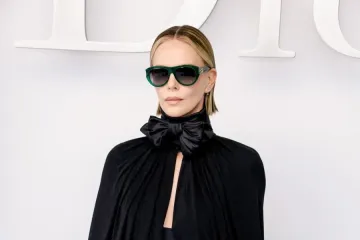 Bijela ko&scaron;ulja nikad ne izlazi iz mode: 10 outfita koje mora&scaron; isprobati