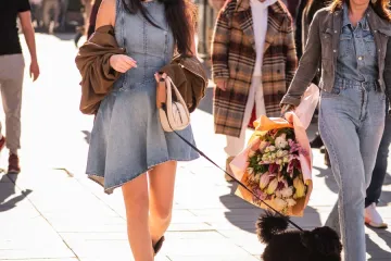 Kako nositi traper komade znaju dame sa zagrebačke &scaron;pice