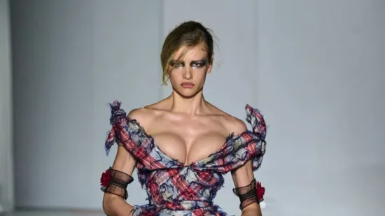 Vivienne Westwood u Parizu: Oda neustra&scaron;ivosti, humoru i vječnoj pobuni