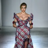 Vivienne Westwood u Parizu: Oda neustra&scaron;ivosti, humoru i vječnoj pobuni