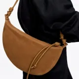 Torbe od bru&scaron;ene kože vladaju proljetnim kolekcijama