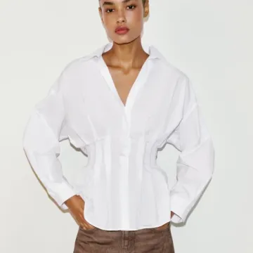 Povratak ženstvene siluete: Strukirane bluze i ko&scaron;ulje su opet in