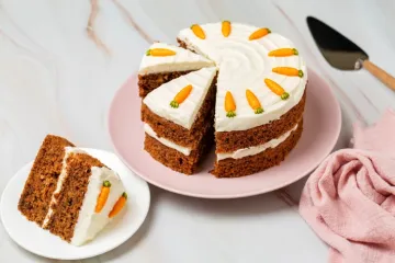 Uskrsna torta od mrkve s krem sirom: Sočni engleski klasik koji uvijek uspijeva