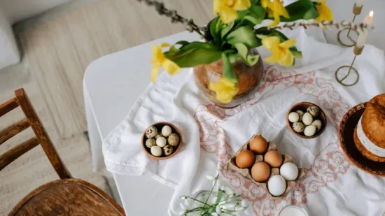 Kako urediti stol za Uskrs? Donosimo ideje za prirodan i prozračan proljetni ugođaj