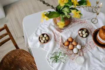 Kako urediti stol za Uskrs? Donosimo ideje za prirodan i prozračan proljetni ugođaj