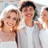 Treba li za krizmu djevojka odjenuti toaletu, a mladić prvo odijelo?