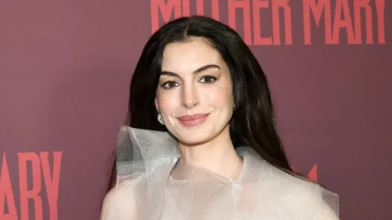 Anne Hathaway kao iz snova: Ova haljina kao da je satkana od oblaka