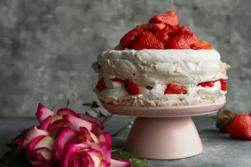 Najbolji ledeni vjetar s jagodama: Prozračna torta koja nestaje u trenu