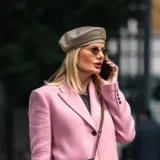 Ljepotica u roza kaputu: Ova kombinacija dokaz je da klasika nikad ne izlazi iz mode