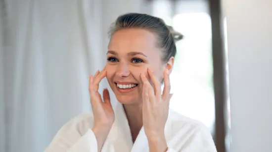 &Scaron;to je niacinamid i za&scaron;to ga svi žele u svojoj skincare rutini? Ovo su najbolji serumi