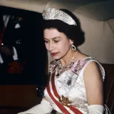 Nije ni trebala postati kraljica, a vjenčanicu je platila kuponima: 10 manje poznatih stvari o Elizabeti II.