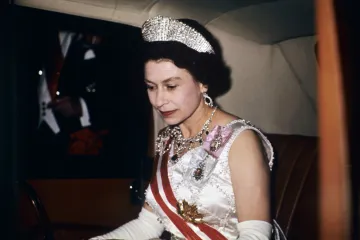 Vjenčanicu je platila kuponima i uzgojila posebnu pasminu psa: 10 nepoznatih stvari o Elizabeti II.