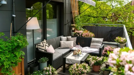 Stvori svoju oazu mira: Prona&scaron;li smo povoljne detalje za uređenje balkona