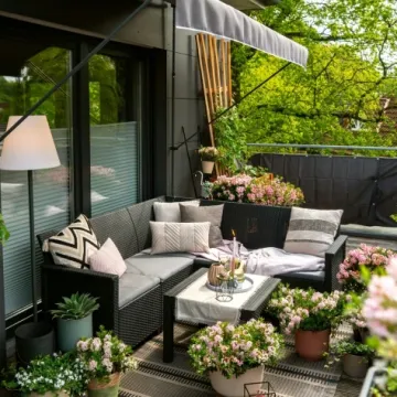 Stvori svoju oazu mira: Prona&scaron;li smo povoljne detalje za uređenje balkona