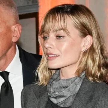 Novi imidž: Margot Robbie u moćnom Armani odijelu osvojila Milano