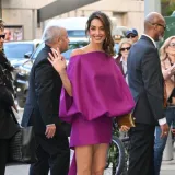 Clooney osvojio nagradu, a Amal ukrala show: U haljini boje fuksije istaknula noge