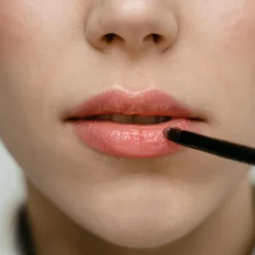 Zamagljene usne su novi beauty trend: Evo kako postići 'blurred lips' efekt