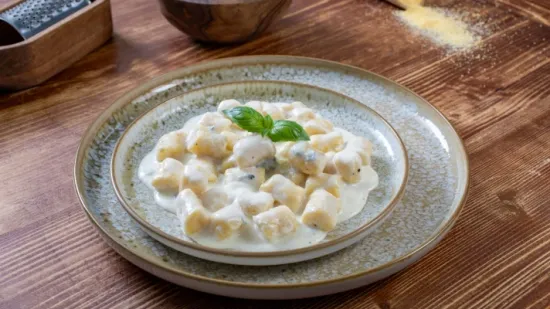 Kremasti valju&scaron;ci u alfredo umaku - recept koji će svi tražiti