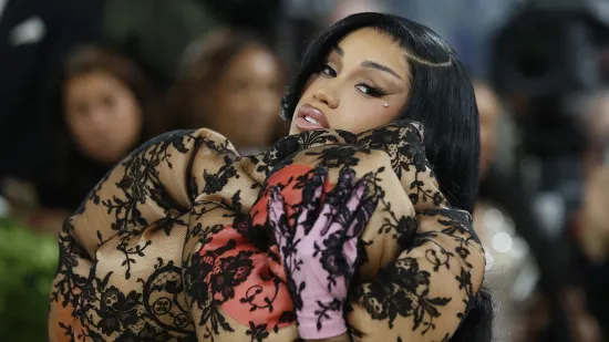 Cardi B na Met Gali &scaron;okirala haljinom: Cista, tumor ili umjetnost?