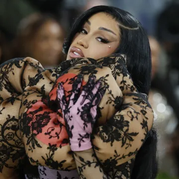 Cardi B na Met Gali &scaron;okirala haljinom: Cista, tumor ili umjetnost?