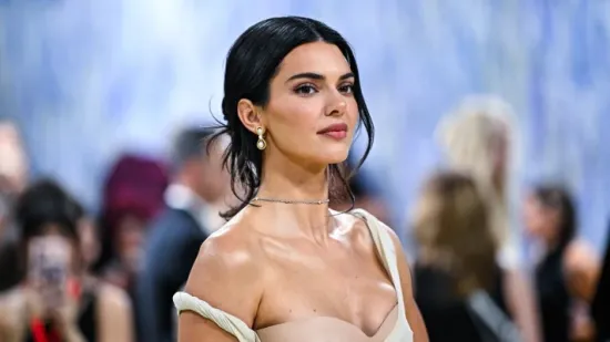 Kendall i Kylie Jenner polugole na Met Gali 2026.: Haljine su klizile s njihovih tijela