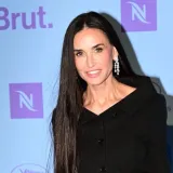 Modna kraljica Cannesa: Demi Moore izgleda fantastično u capri hlačama