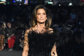 Jednom supermodel, uvijek supermodel: Cindy Crawford sa 60 pokorila modnu pistu