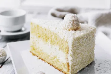 Raffaello torta bez pečenja &ndash; savr&scaron;ena slastica s kokosom i bijelom čokoladom