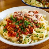 Tajna savr&scaron;enog bolognesea: Od klasičnog talijanskog rag&ugrave;a do veganske senzacije