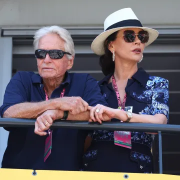 Monaco chic: Catherine Zeta-Jones plijenila pažnju u neobičnoj modnoj kombinaciji