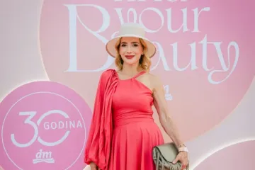 Haljina stvorena za ljetne evente: Ecija Ojdanić dala lekciju iz elegancije