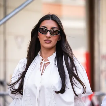 Bijele bluze savr&scaron;en su dodatak svakoj ljetnoj garderobi, a izbor nikad nije bio bolji