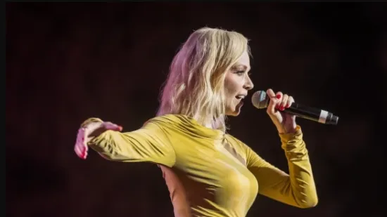 Jelena Rozga u 'izrezanoj' haljini ukrala pažnju na zavr&scaron;noj večeri Melodija Jadrana