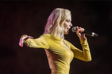 Jelena Rozga u 'izrezanoj' haljini ukrala pažnju na zavr&scaron;noj večeri Melodija Jadrana