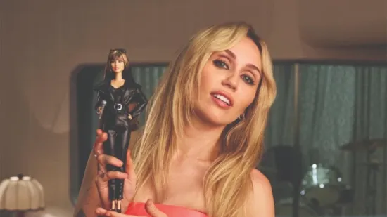 Miley Cyrus je dobila svoju Barbie lutku, ima i mali mikrofon: 'Ovo je ostvarenje sna'