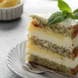 Sočne mak kocke sa žutim filom koje se tope u ustima